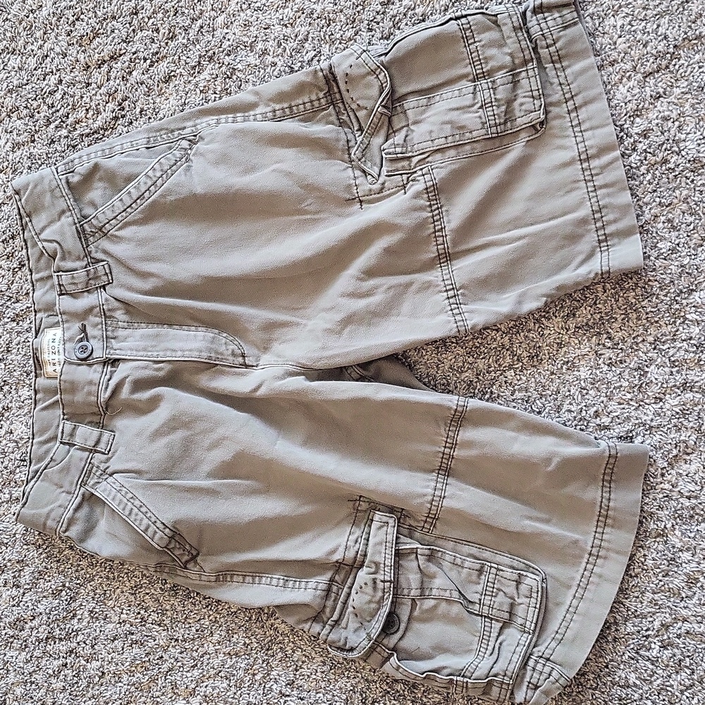 Arizona Jean Company Tan/ Olive Green Cargo Shorts